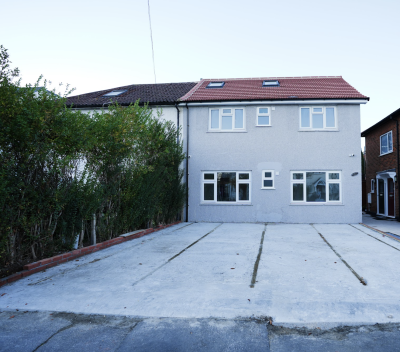 A lovely loft room with its own en-suite bathroom is now available in our HMO house - Image 1