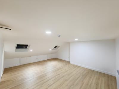 A lovely loft room with its own en-suite bathroom is now available in our HMO house - Image 2