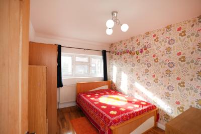 3 Bedroom First Floor Flat  in North Hill Drive, Harold Hill, Romford RM3 9AQ - Image 5