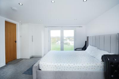 3 Bedroom First Floor Flat  in North Hill Drive, Harold Hill, Romford RM3 9AQ - Image 10