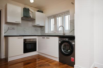 3 Bedroom First Floor Flat  in North Hill Drive, Harold Hill, Romford RM3 9AQ - Image 14