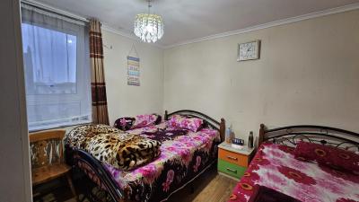 3 Bedroom Flat at Teviot Street, London, E14 6QT - Image 4