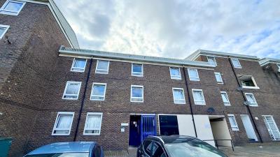 3 Bedroom Flat at Teviot Street, London, E14 6QT - Image 5
