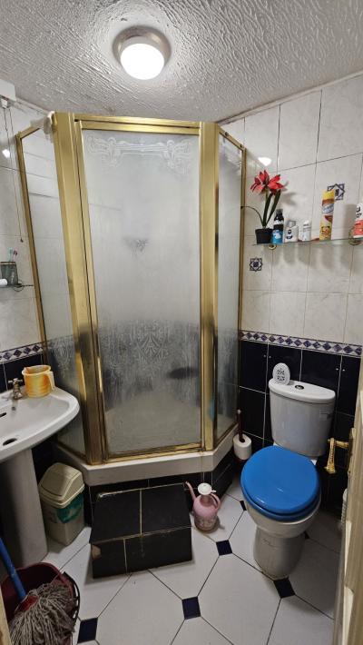 3 Bedroom Flat at Teviot Street, London, E14 6QT - Image 6