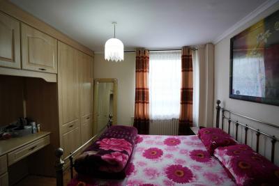 3 Bedroom Flat at Teviot Street, London, E14 6QT - Image 4