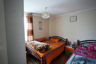 3 Bedroom Flat at Teviot Street, London, E14 6QT - Image 9