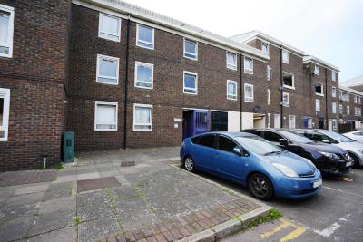 3 Bedroom Flat at Teviot Street, London, E14 6QT - Image 15
