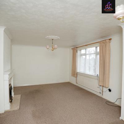 3 Bedroom End of Terrace house in North Hill Drive, Harold Hill, Romford RM3 - Image 2