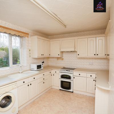 3 Bedroom End of Terrace house in North Hill Drive, Harold Hill, Romford RM3 - Image 3