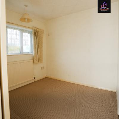 3 Bedroom End of Terrace house in North Hill Drive, Harold Hill, Romford RM3 - Image 7