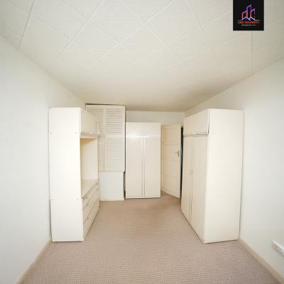 3 Bedroom End of Terrace house in North Hill Drive, Harold Hill, Romford RM3 - Image 9