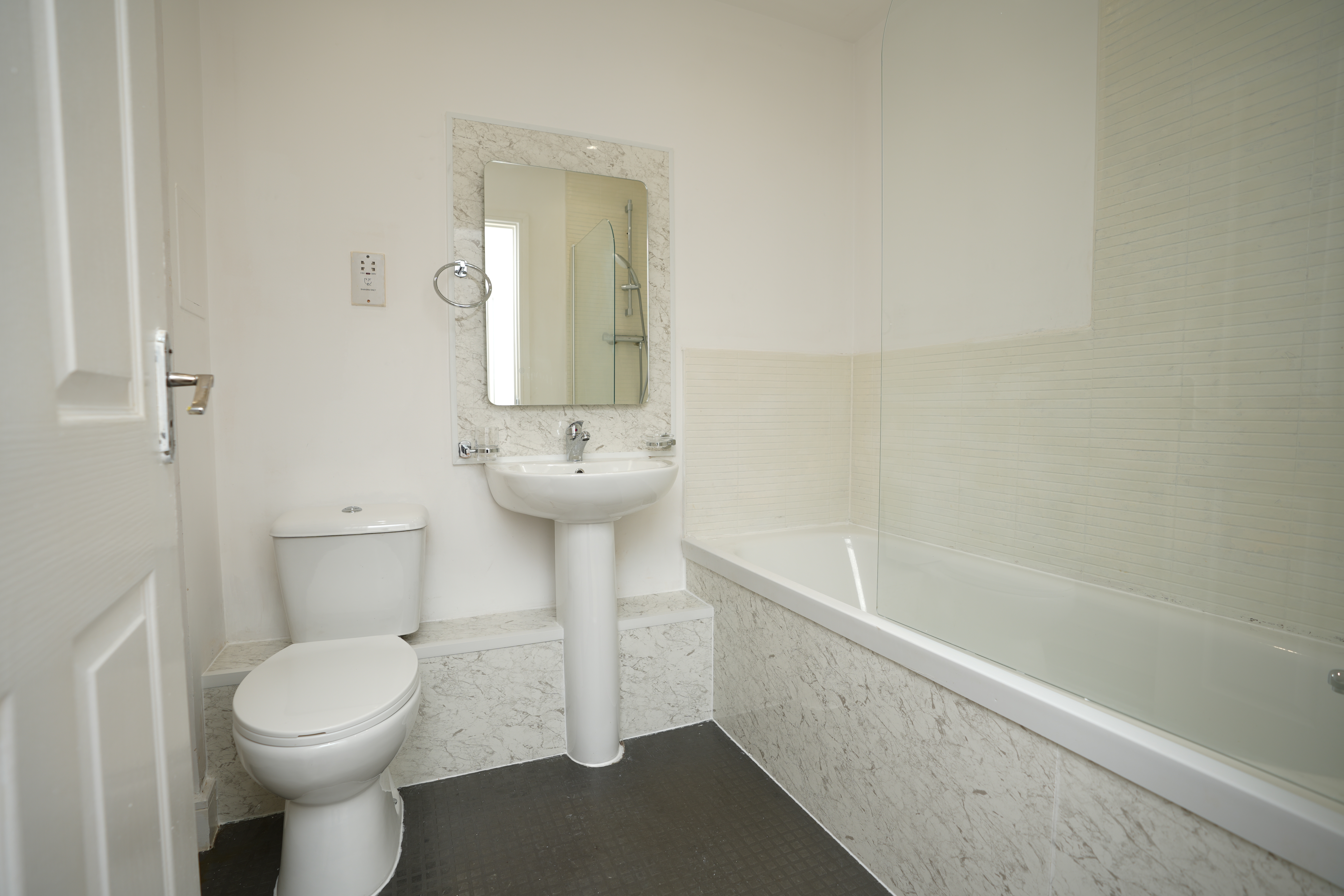 One Bedroom Flat to rent - Image 7