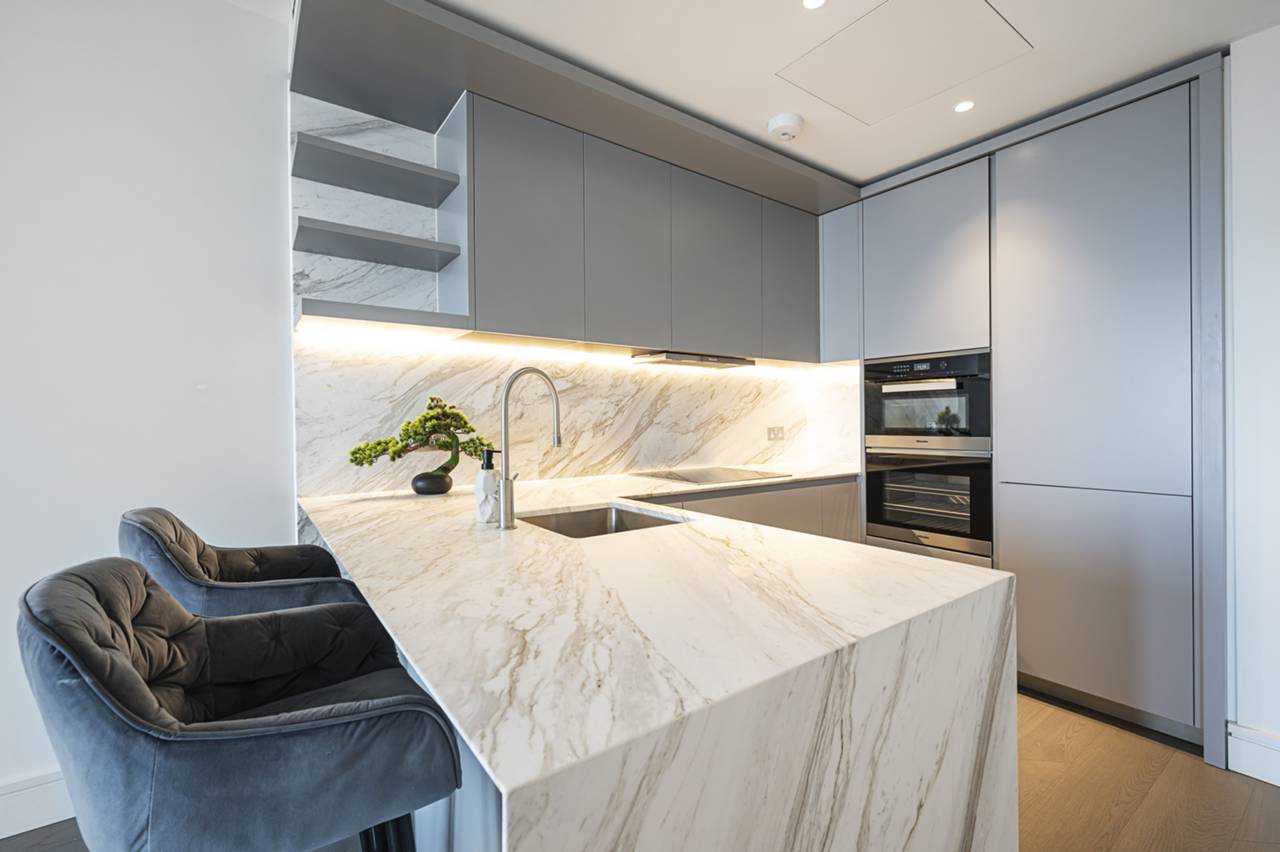 Houndsditch, Bishopsgate, EC3A - Image 1