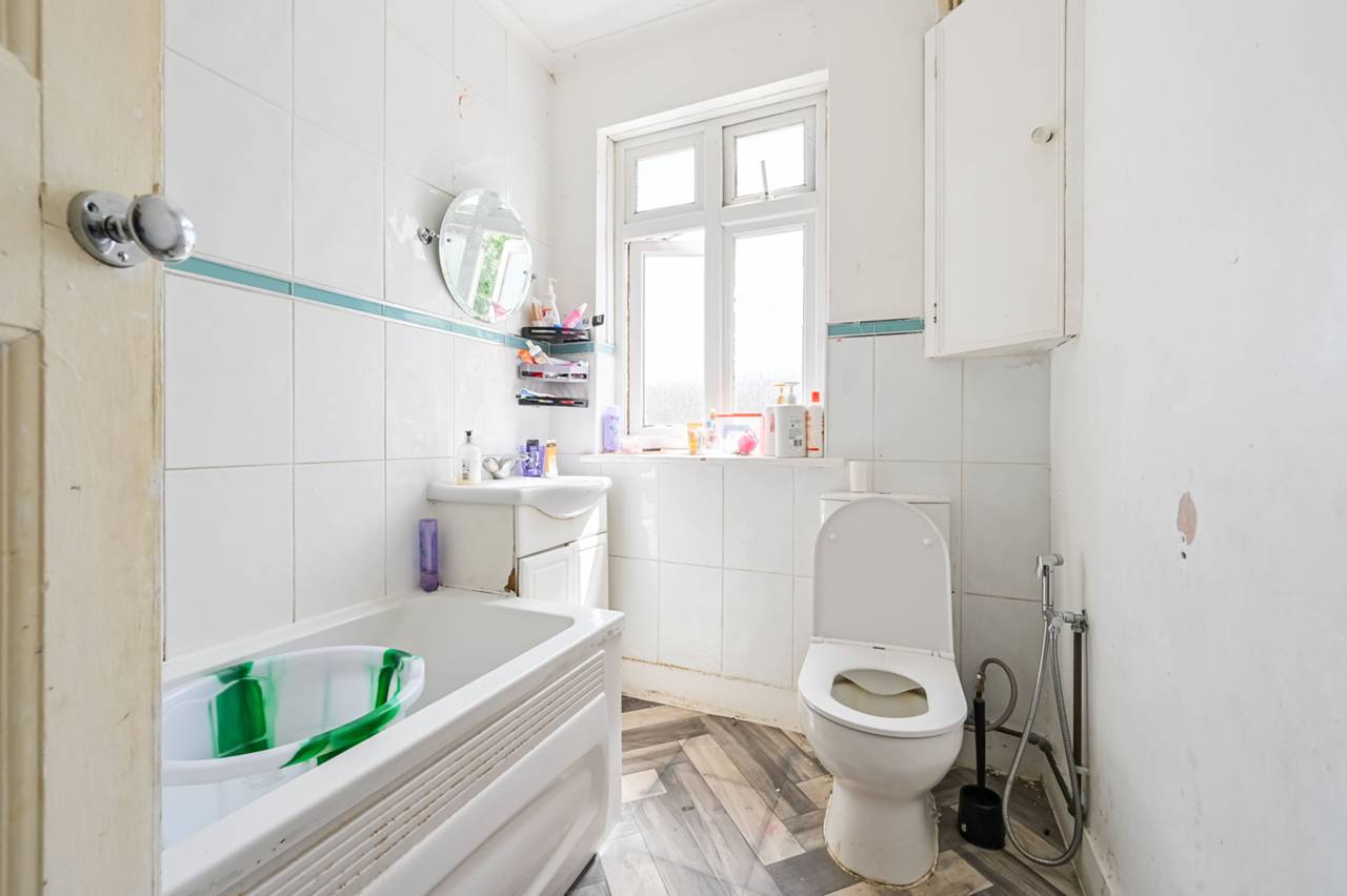 Chesterfield Road, Leyton, E10 - Image 7