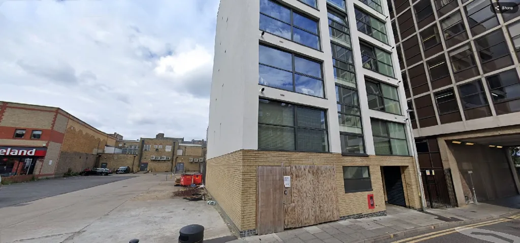 Retail premises to let - Image 1