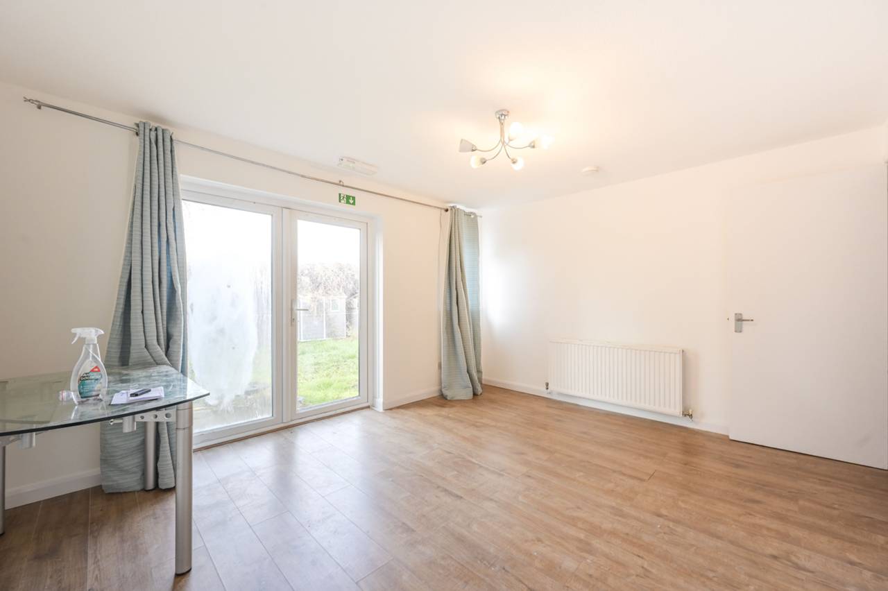 Jade Close, E16, Beckton, E16 - Image 2