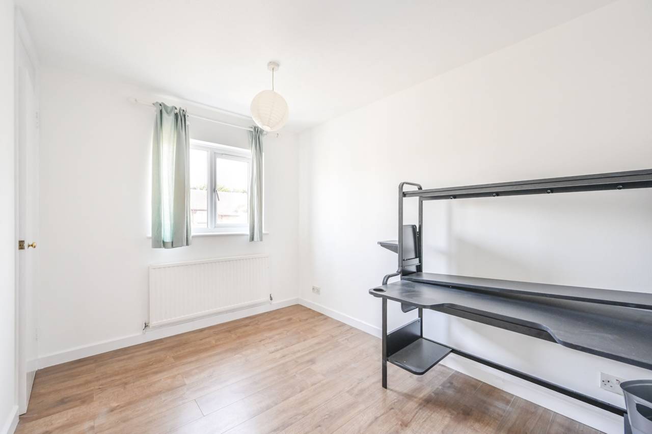 Jade Close, E16, Beckton, E16 - Image 3
