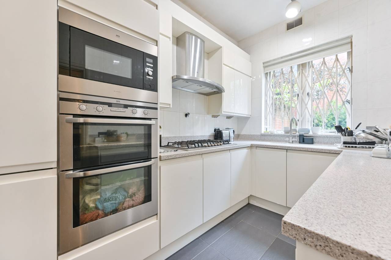 Abbotsbury Road, Holland Park, W14 - Image 3